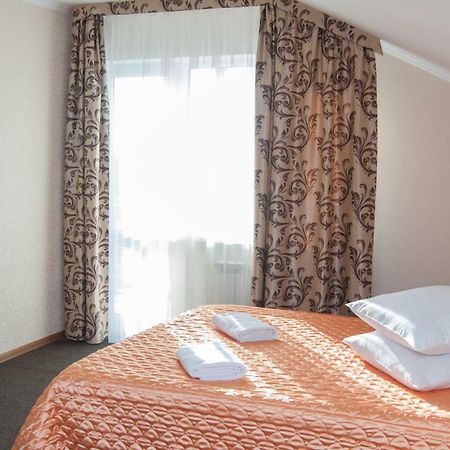 Veles Hotell Brovary Exteriör bild