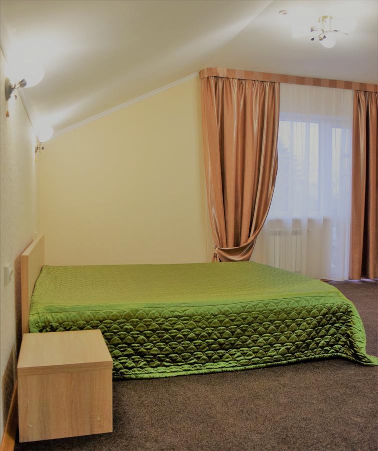 Veles Hotell Brovary Exteriör bild