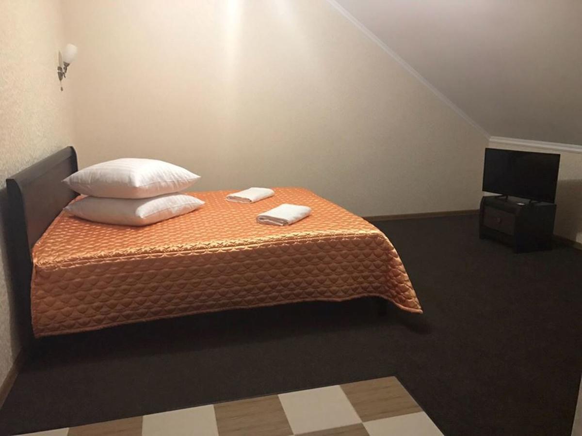 Veles Hotell Brovary Exteriör bild