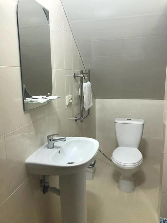 Veles Hotell Brovary Exteriör bild