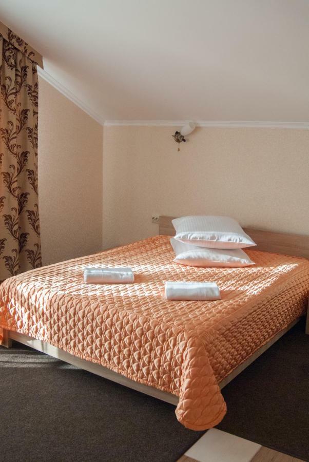 Veles Hotell Brovary Exteriör bild