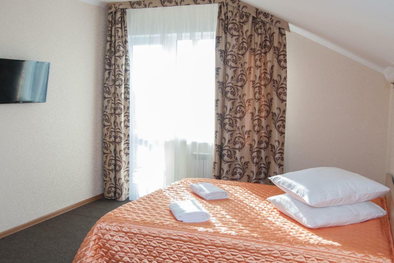 Veles Hotell Brovary Exteriör bild