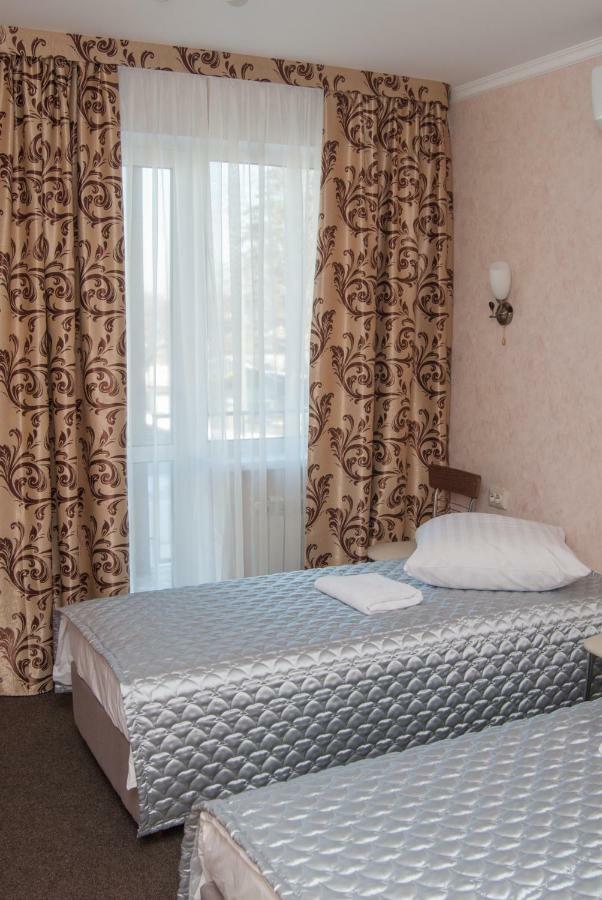 Veles Hotell Brovary Exteriör bild