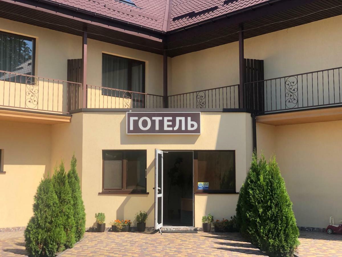 Veles Hotell Brovary Exteriör bild