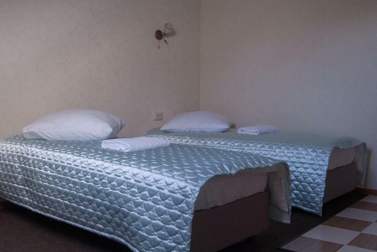 Veles Hotell Brovary Exteriör bild