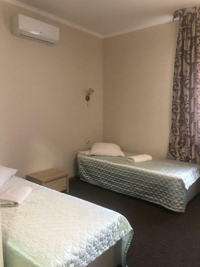 Veles Hotell Brovary Exteriör bild