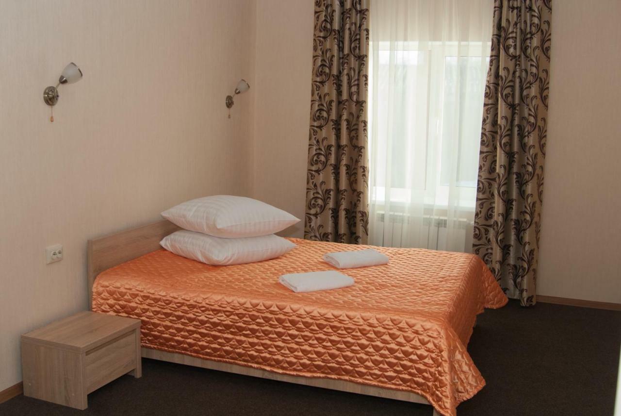 Veles Hotell Brovary Exteriör bild