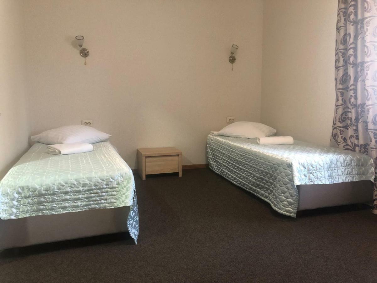 Veles Hotell Brovary Exteriör bild