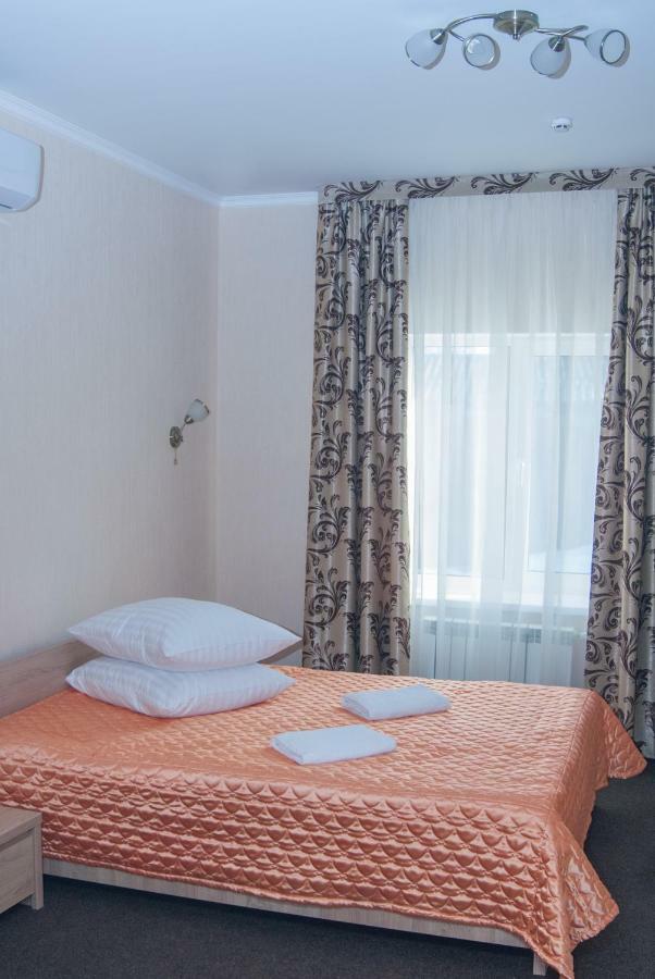 Veles Hotell Brovary Exteriör bild