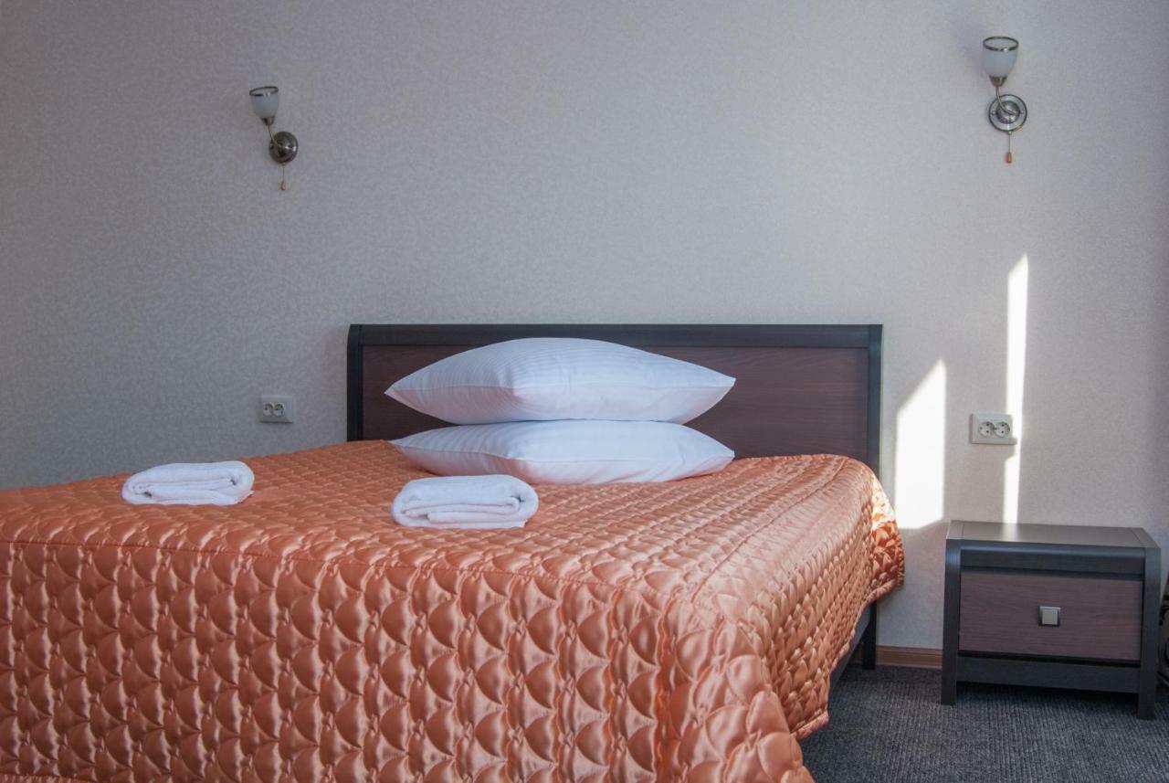 Veles Hotell Brovary Exteriör bild