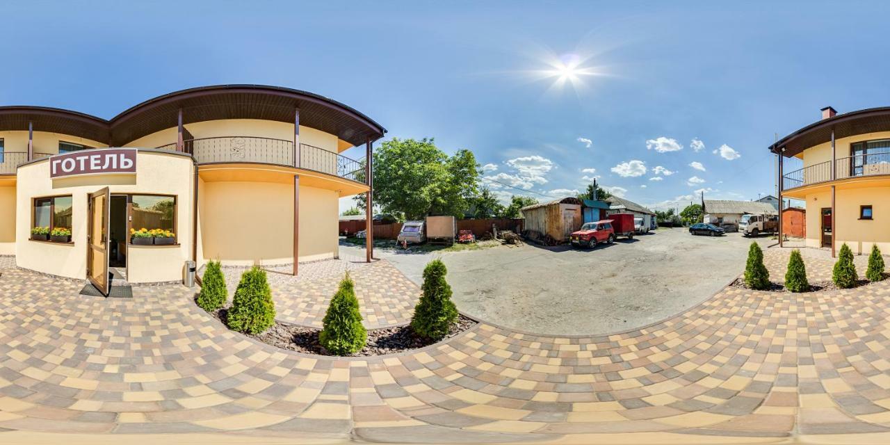 Veles Hotell Brovary Exteriör bild